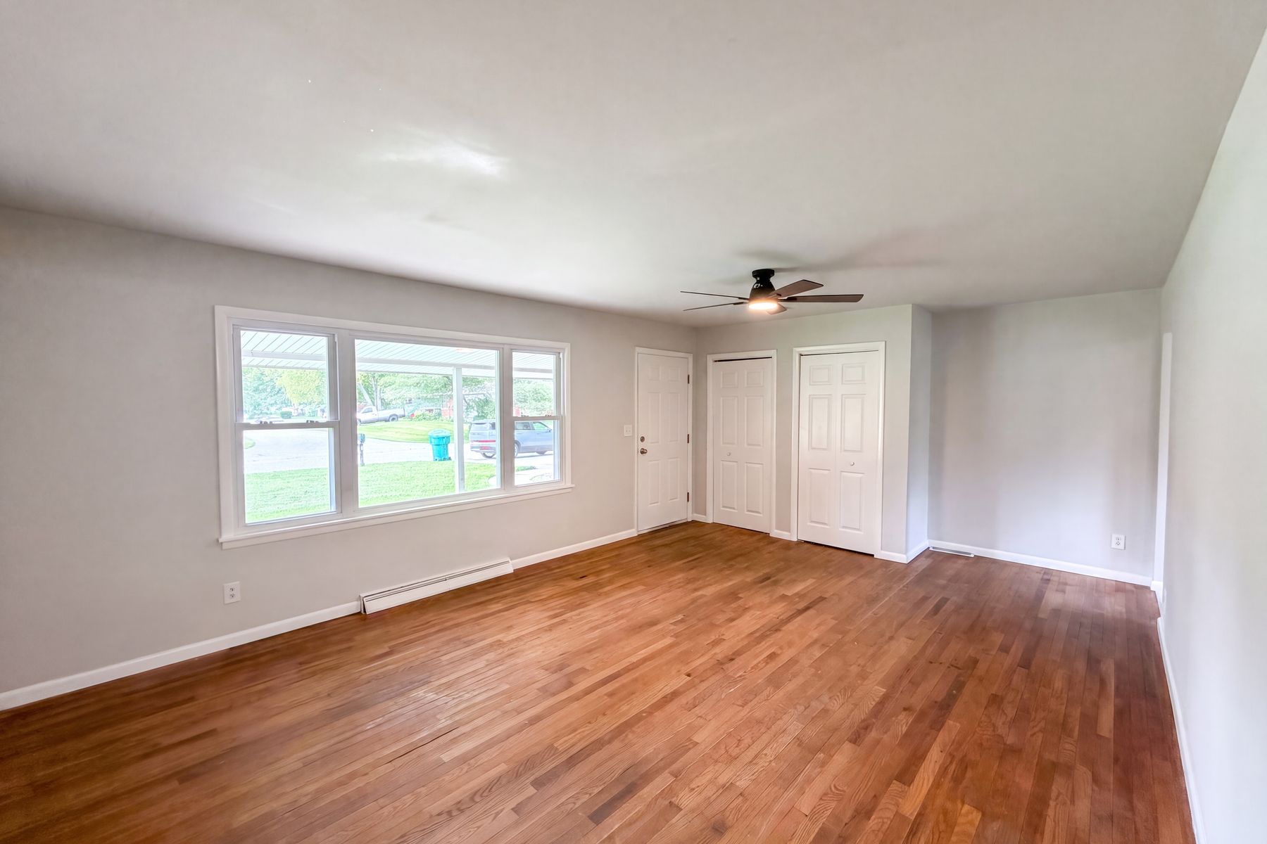 Property photo 3 of 902 W Highland Dr