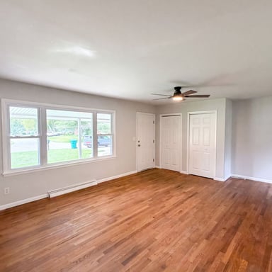 Property photo 3 of 902 W Highland Dr