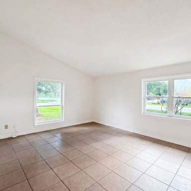 Property photo 3 of 703 Midland Ct