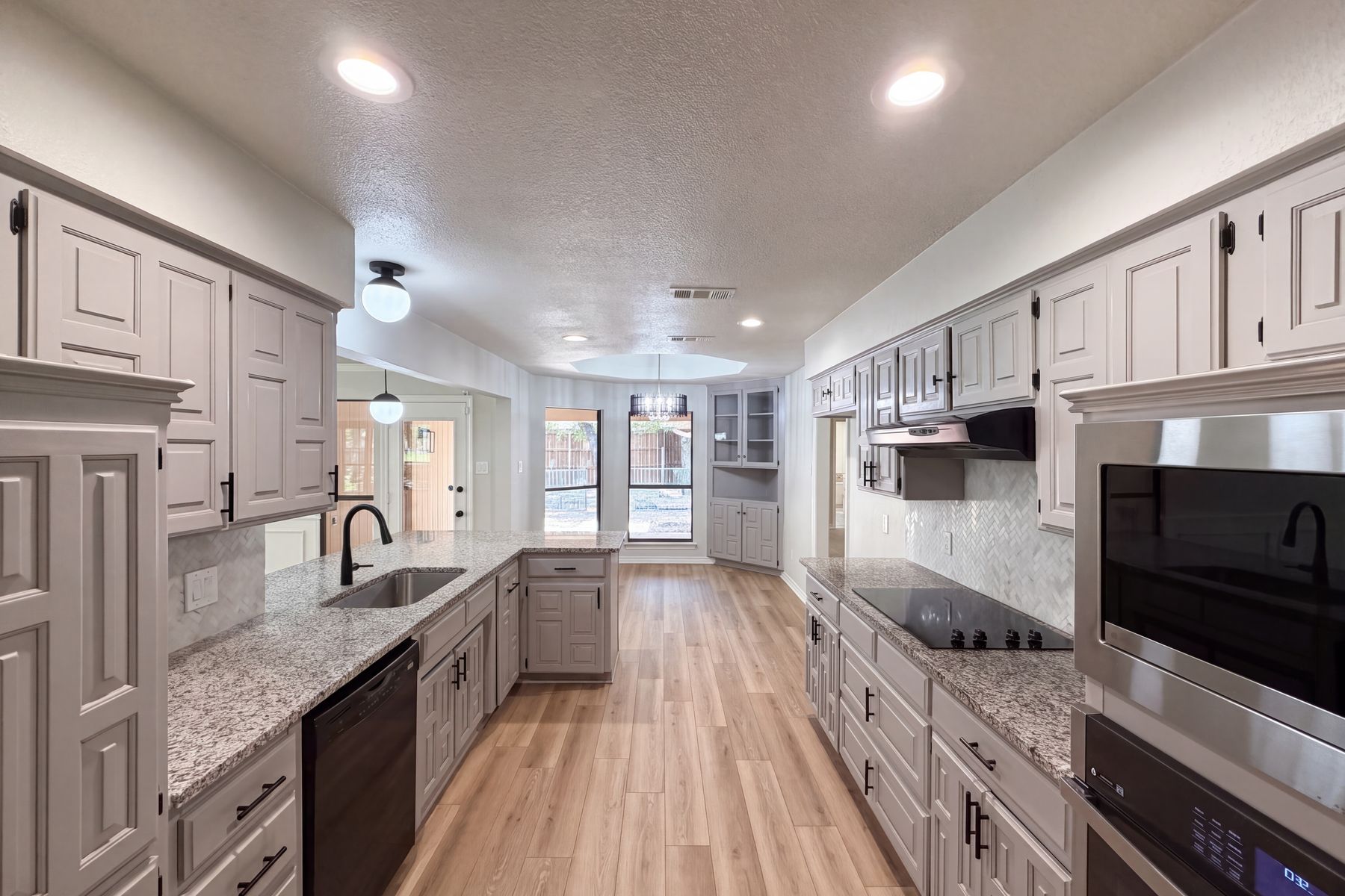 Photo 2 of 21 of 9 Muirfield Ct, Roanoke, TX