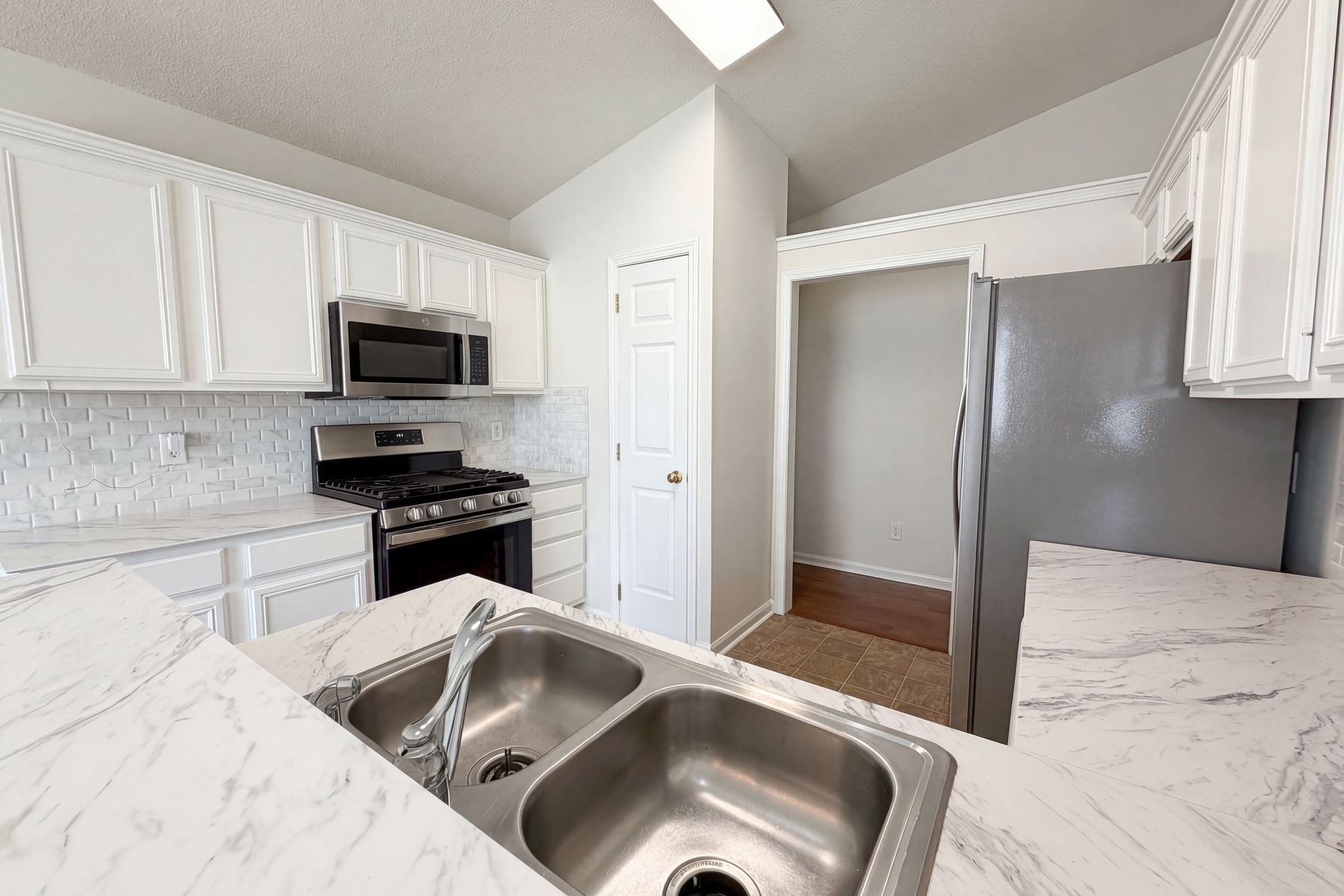 Photo 2 of 16 of 12525 Panthersville Dr, Charlotte, NC