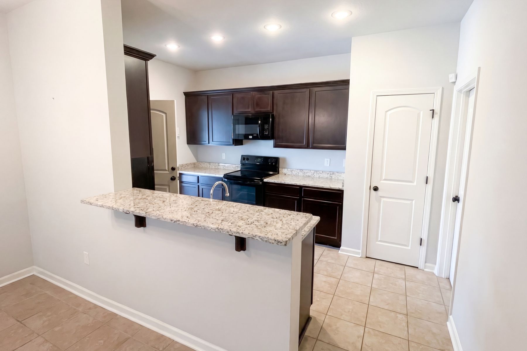 Photo 2 of 15 of 402 Cypress Garden Dr, Houma, LA