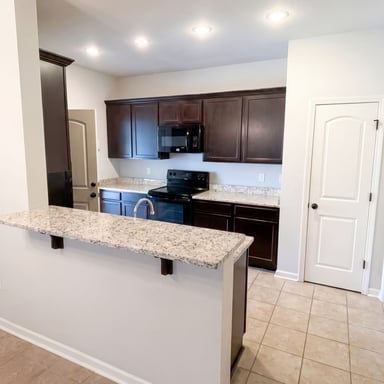 Property photo 2 of 402 Cypress Garden Dr