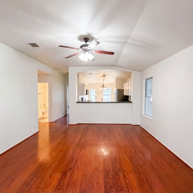Property photo 3 of 413 E Vega Ln