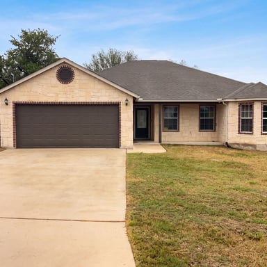 Property photo 1 of 130 Log Cabin Way