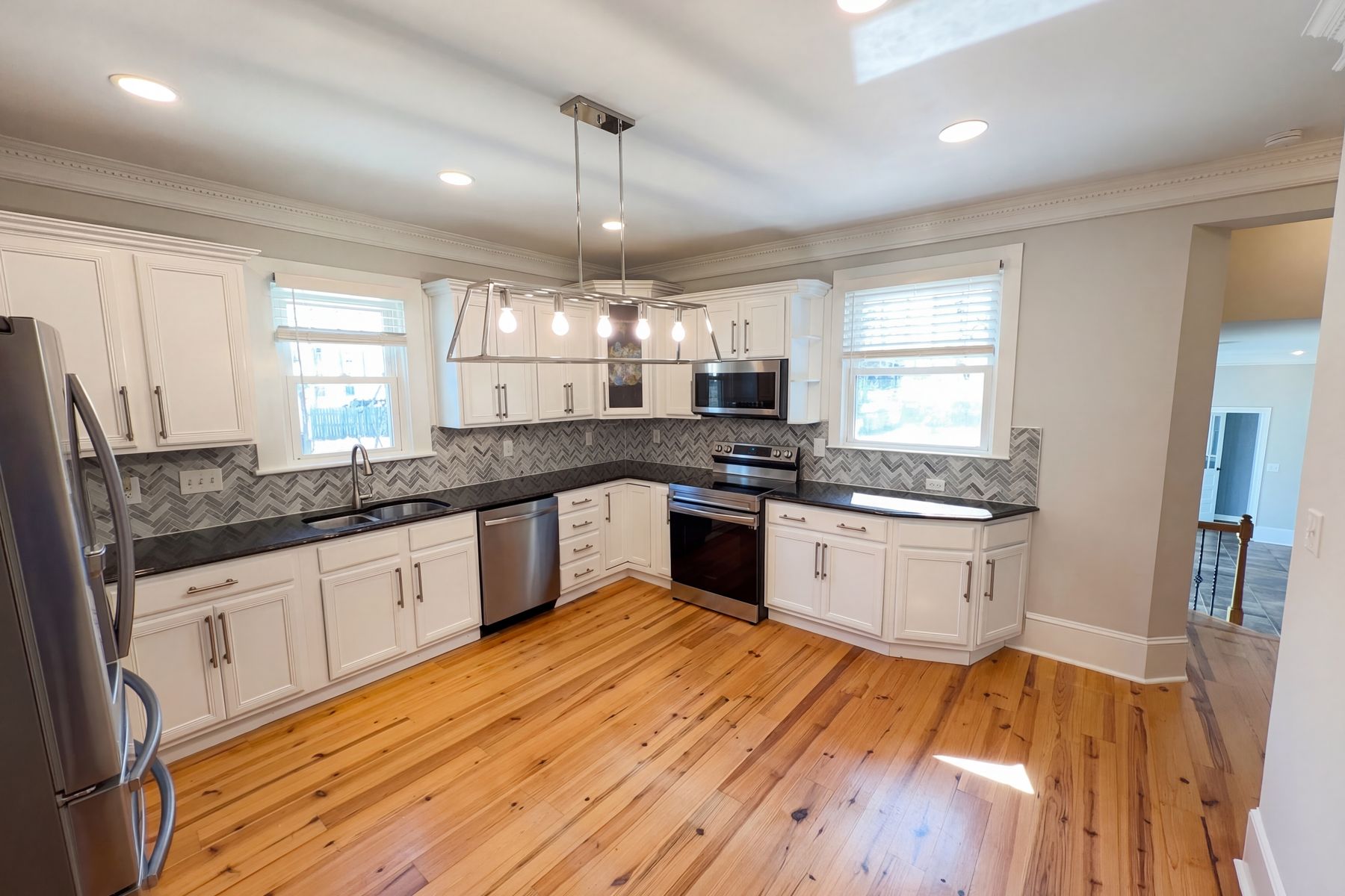 Photo 2 of 32 of 1108 Herrin Ave, Charlotte, NC