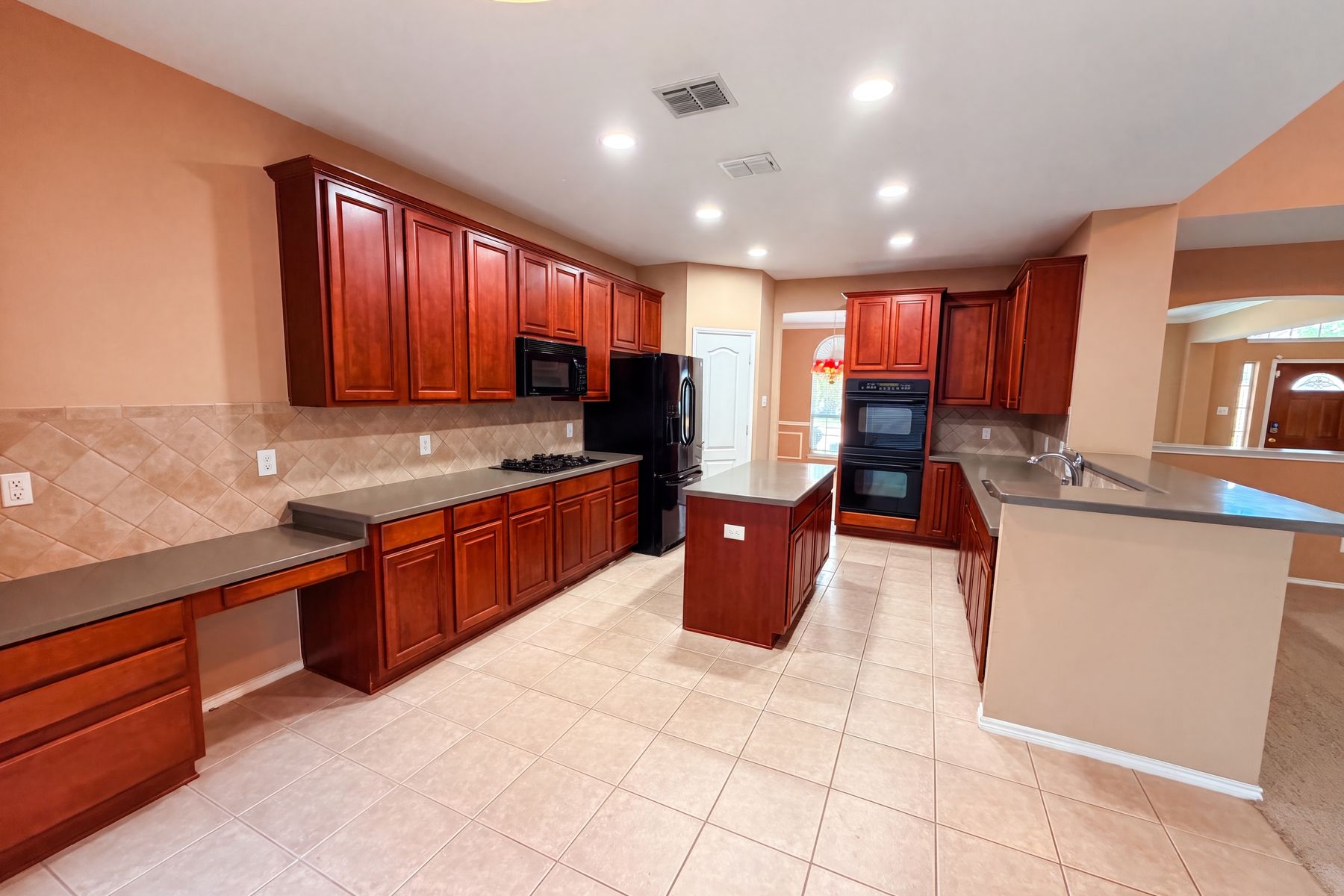Photo 2 of 22 of 1311 Stanford Dr, Rockwall, TX