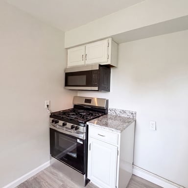 Property photo 2 of 820 Lilly Ln