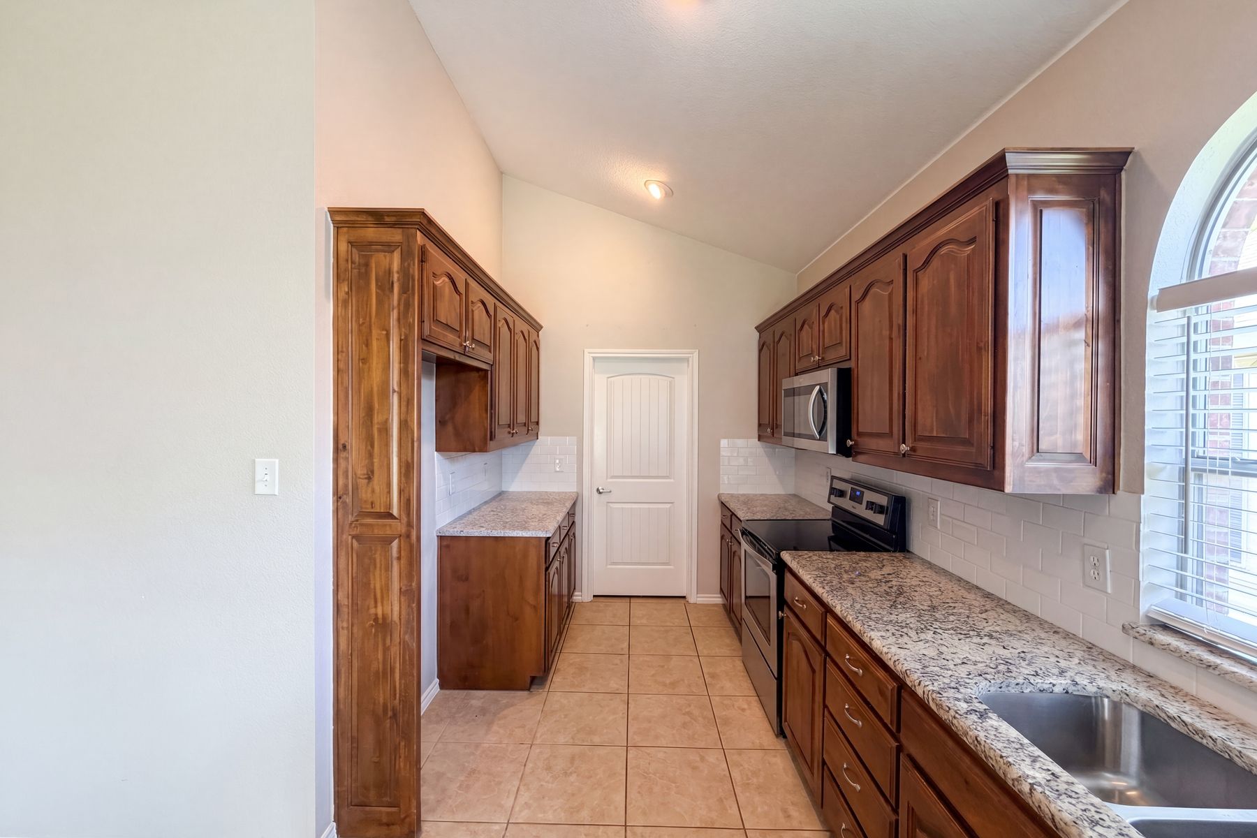 Photo 2 of 20 of 1205 Kachina Ln, Haslet, TX