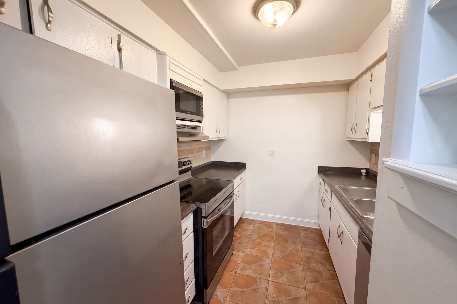 Property photo 3 of 7040 Longstreet Dr Unit C