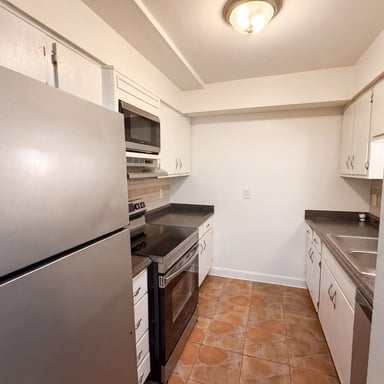 Property photo 3 of 7040 Longstreet Dr Unit C