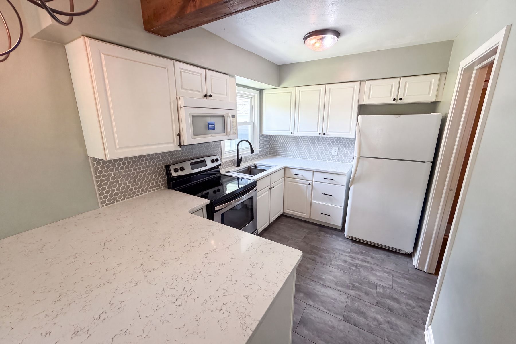 Photo 2 of 19 of 2308 E 69th St, Indianapolis, IN