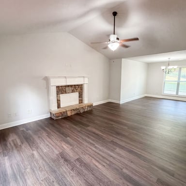 Property photo 3 of 410 Redtail Rd