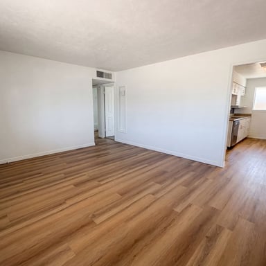 Property photo 3 of 1457 W 7th Ave