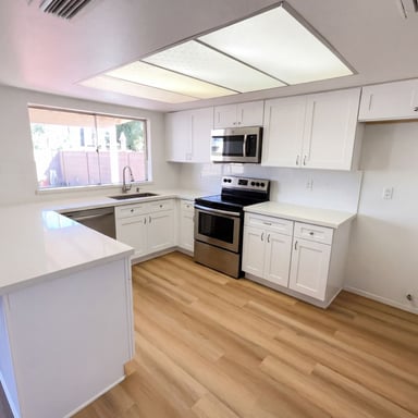 Property photo 2 of 2219 S Estrella Cir