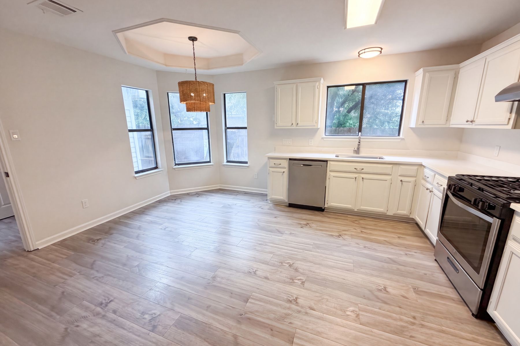 Property photo 3 of 1517 River Oak Dr
