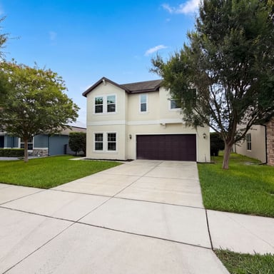 Property photo 1 of 811 Maple Leaf Loop