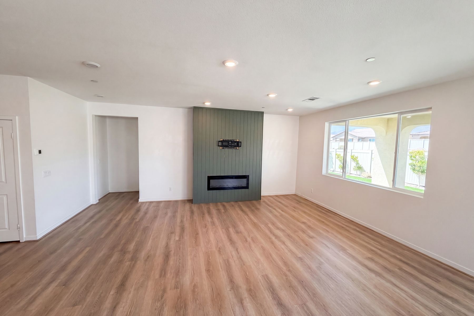Property photo 3 of 11619 Sky Pointe Dr