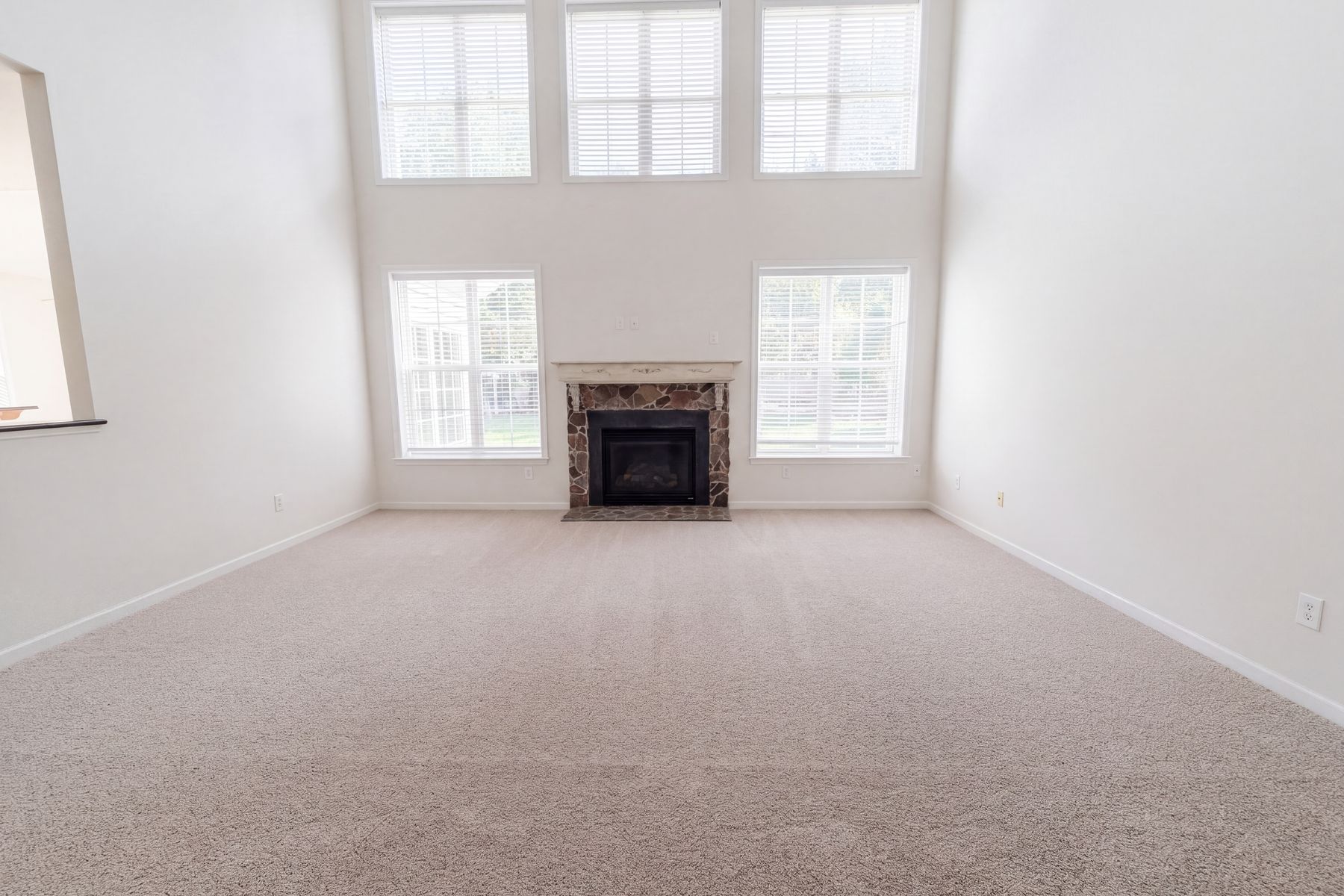 Property photo 3 of 821 Pinkney Pl