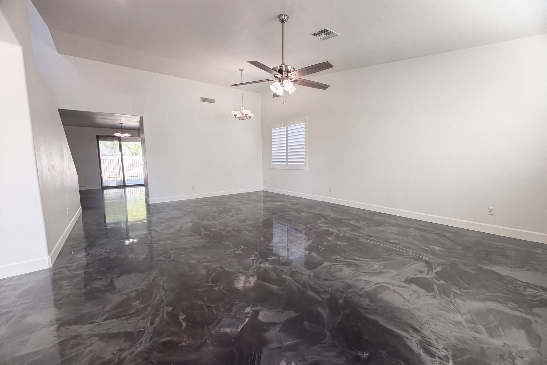Property photo 3 of 2463 S Bristol