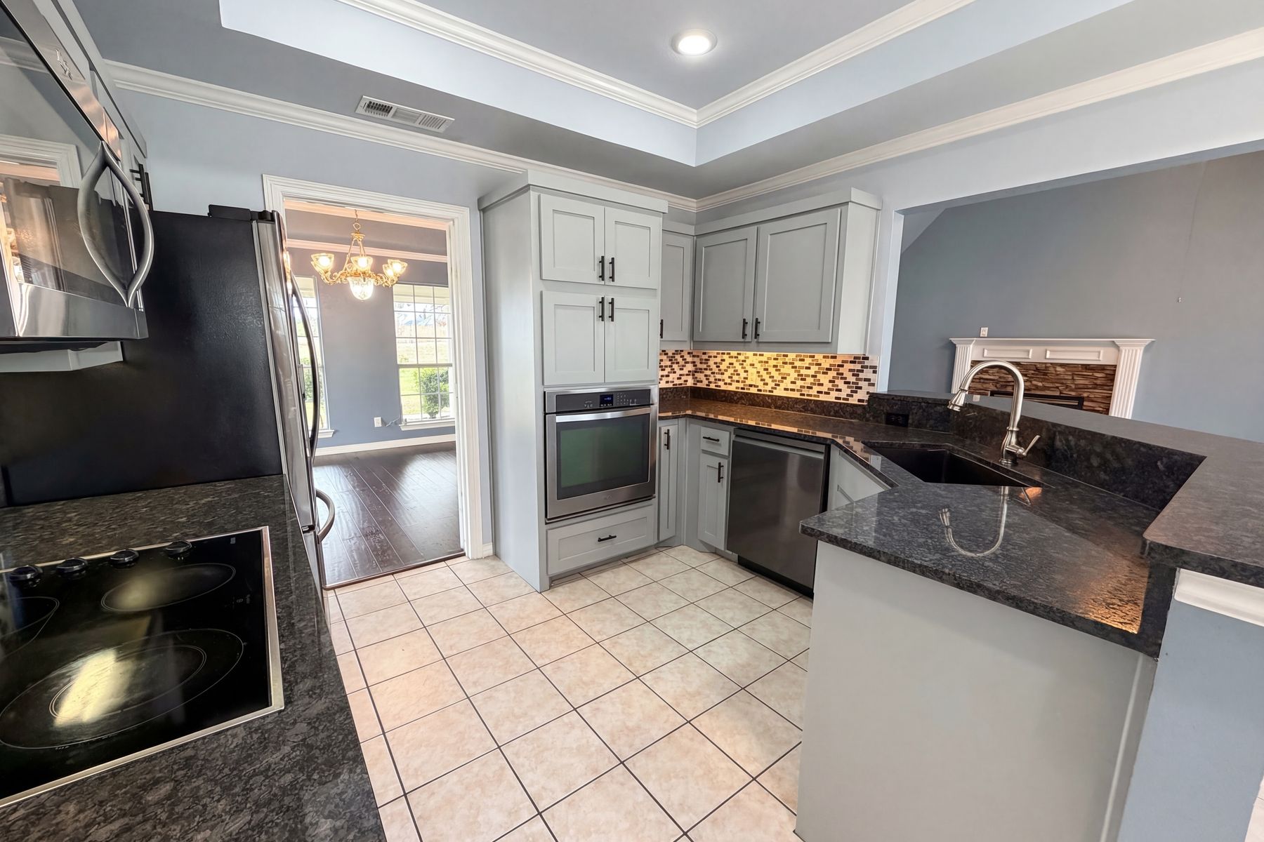 Photo 2 of 22 of 4014 Ovilla Rd, Waxahachie, TX