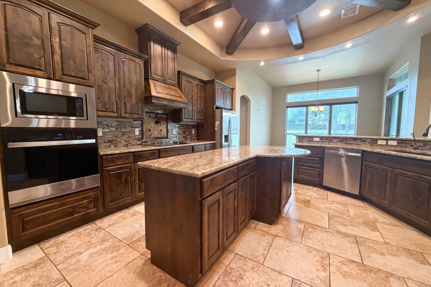 Photo 2 of 16 of 105 E Eden Vly, Adkins, TX