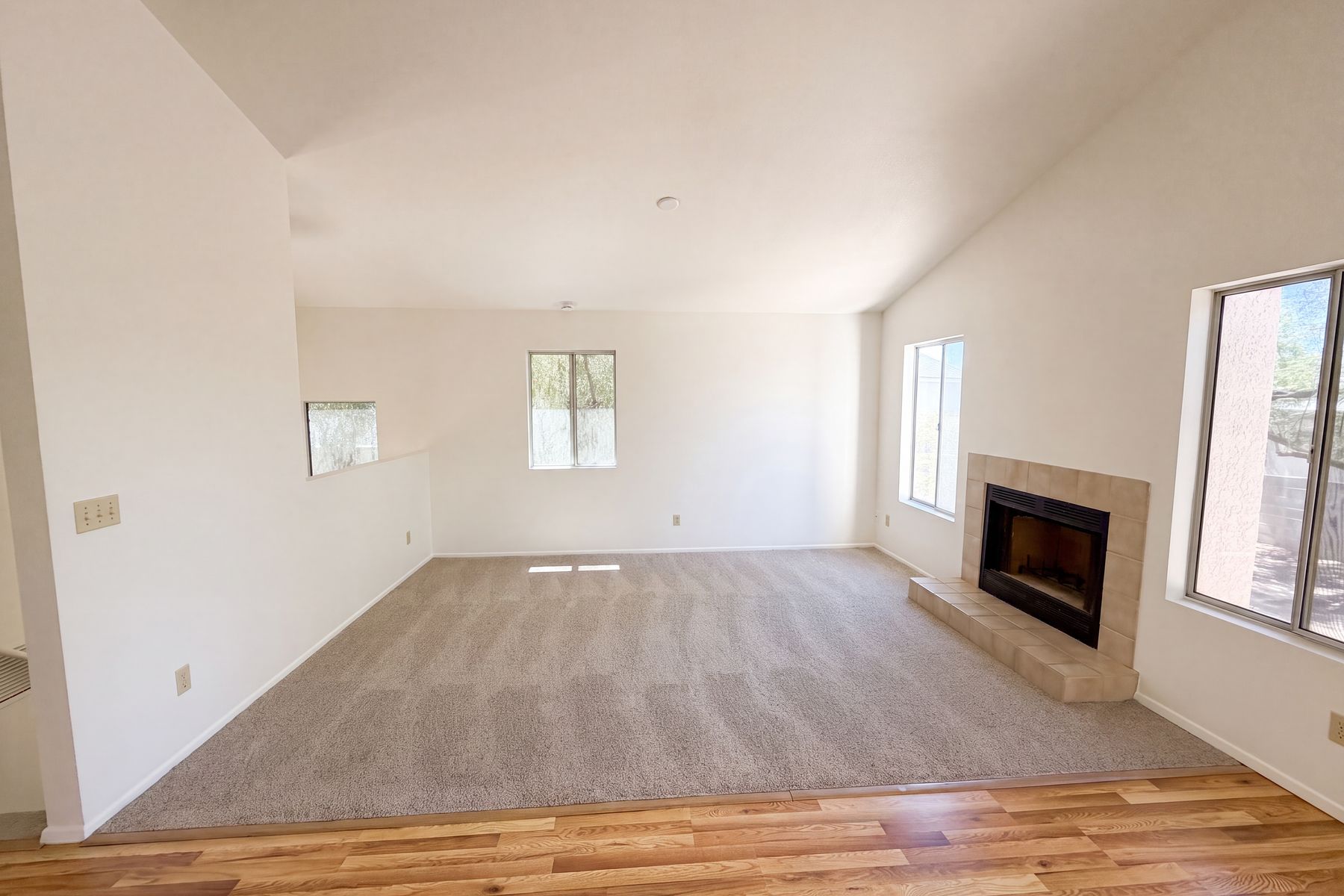 Property photo 3 of 1497 W Argyle Ave