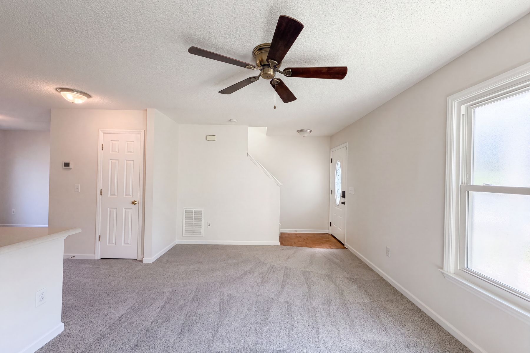 Property photo 3 of 889 Salem Pointe Ln