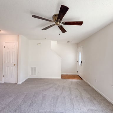 Property photo 3 of 889 Salem Pointe Ln