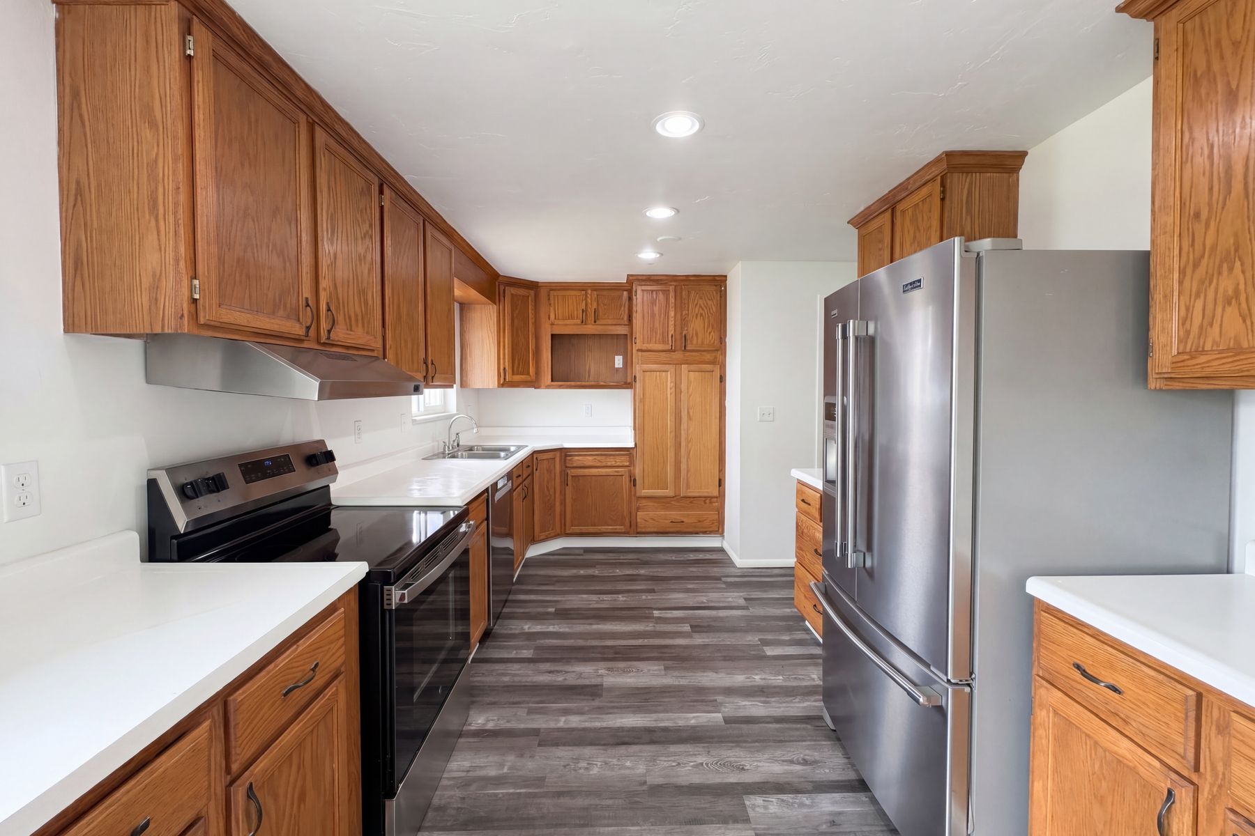 Photo 2 of 21 of 408 N 1500 W, Clinton, UT