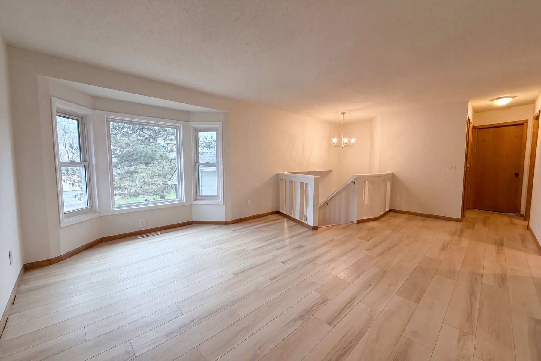 Property photo 3 of 6475 Grand View Dr