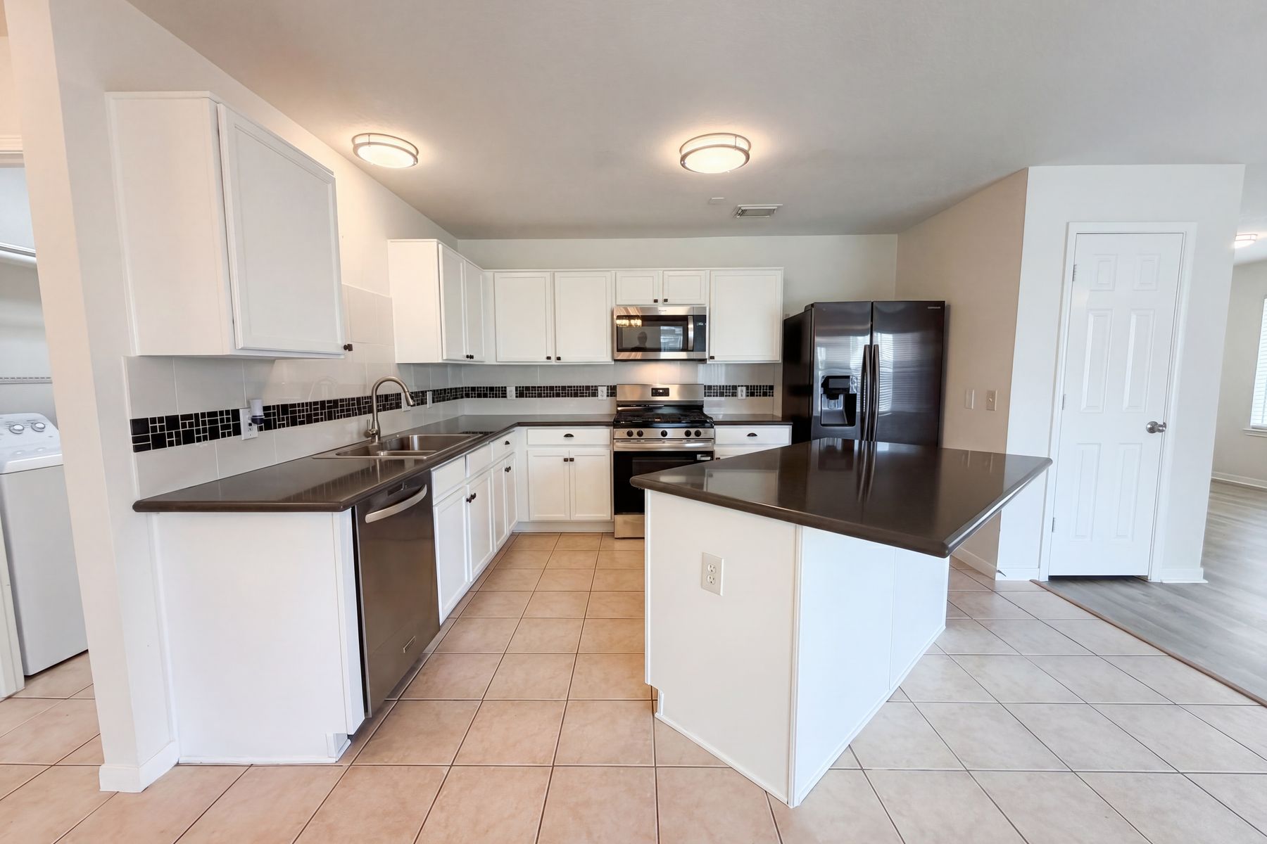 Photo 2 of 23 of 11918 Sonora Springs Dr, Tomball, TX