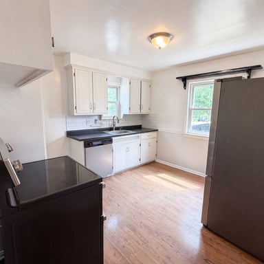 Property photo 2 of 6437 Westminster Dr