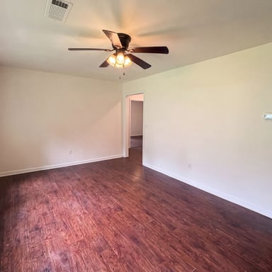 Property photo 3 of 856 Glenway Dr