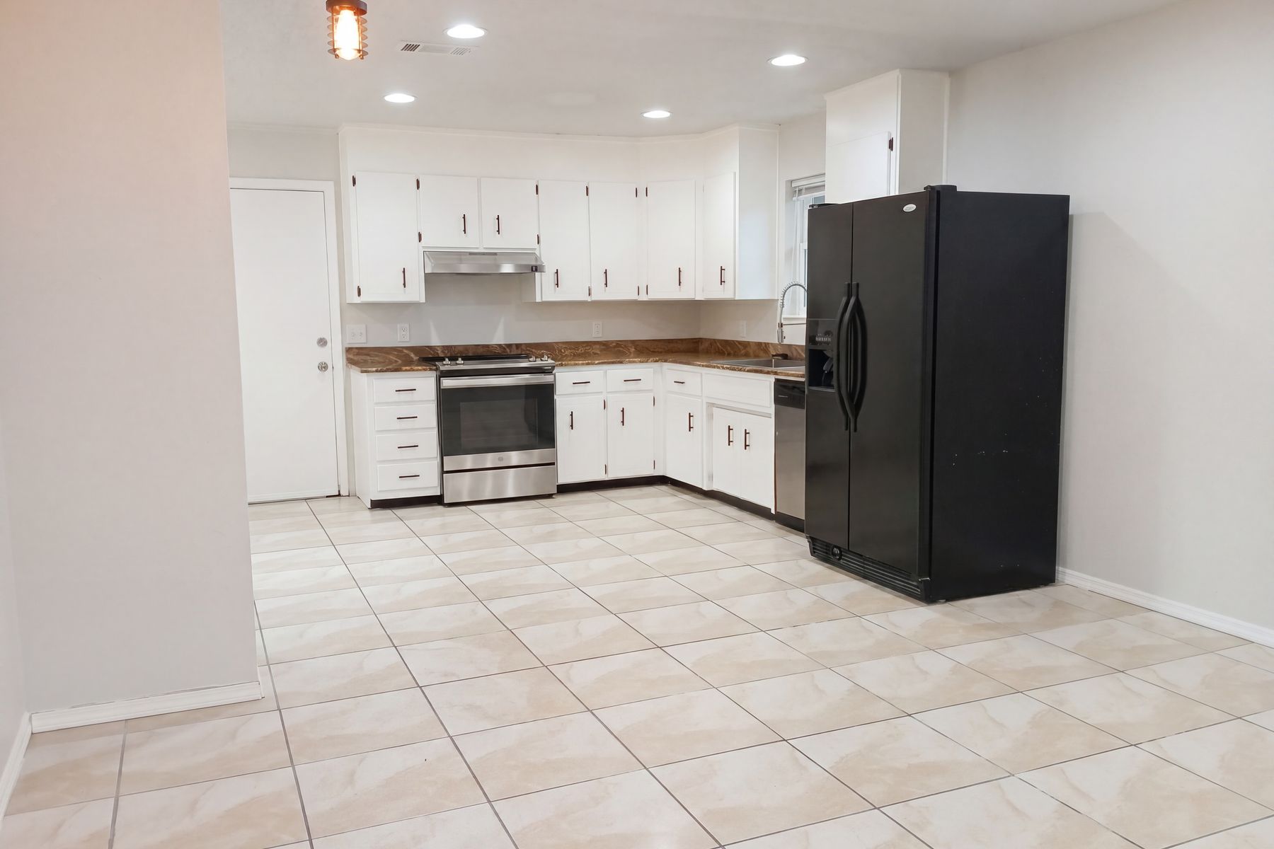 Photo 2 of 22 of 7746 Grundy St, Pensacola, FL