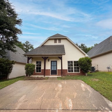 Property photo 1 of 124 Cattail Ln