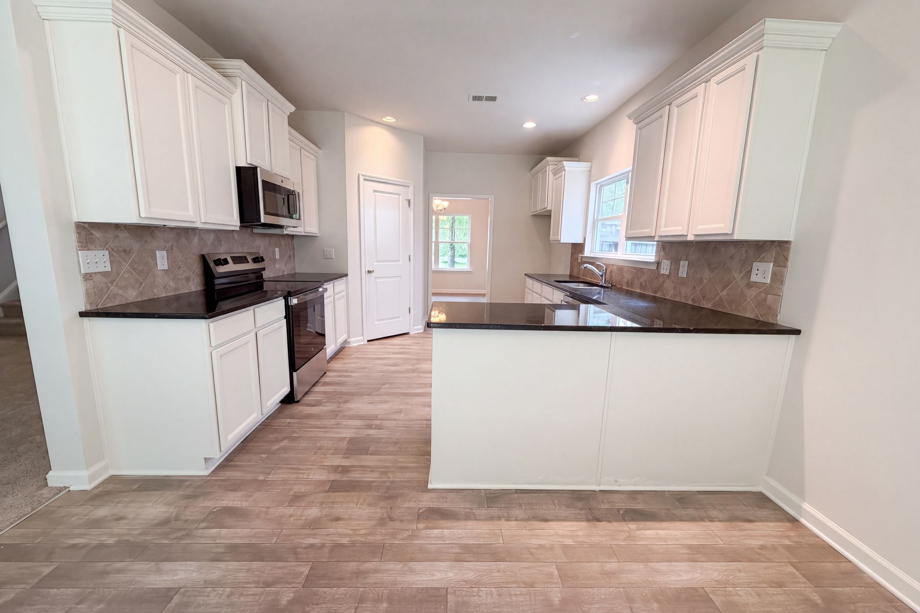 Photo 2 of 28 of 407 Westmoreland Rd, Columbia, SC