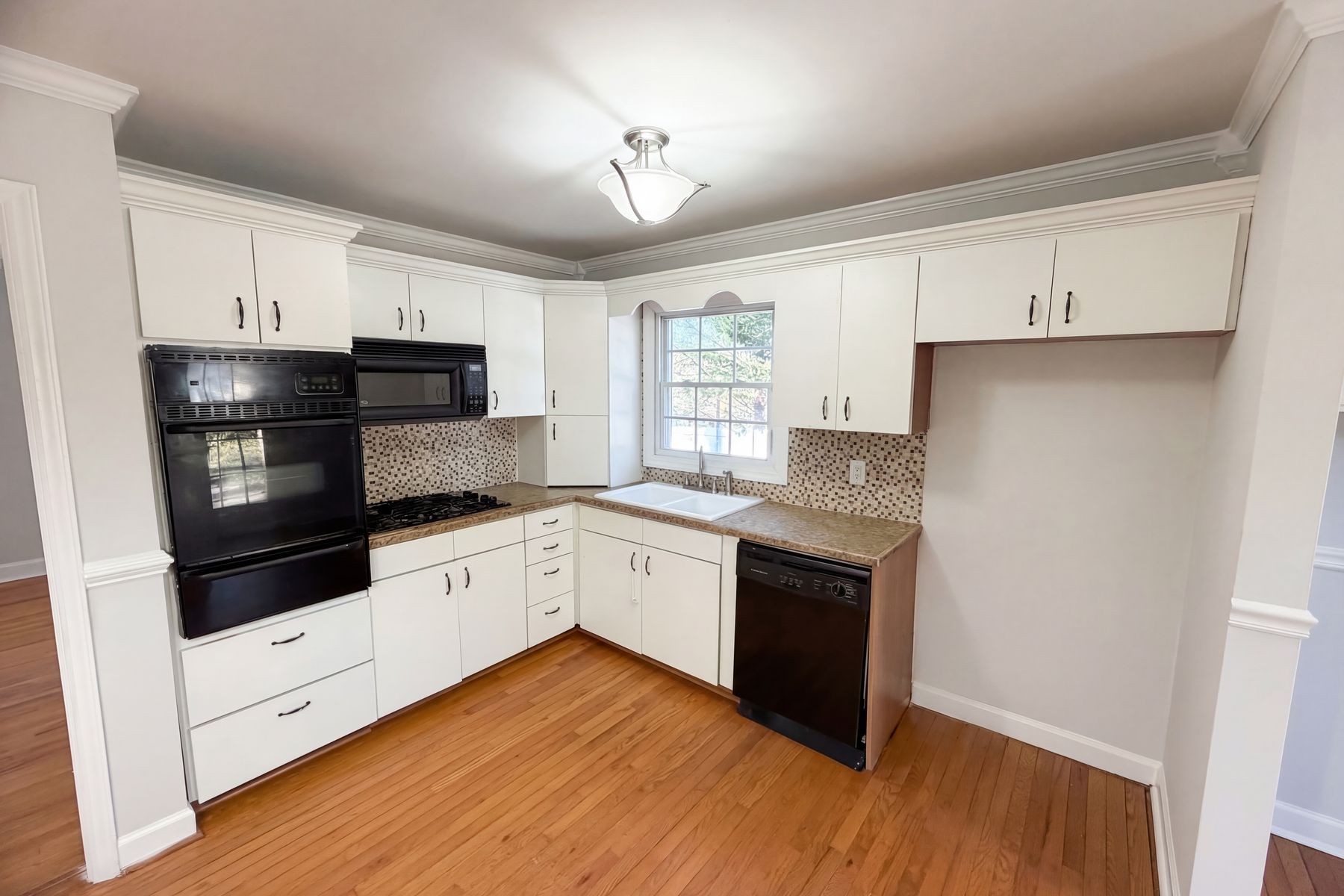 Photo 2 of 20 of 1512 Buckingham Ave, Gastonia, NC