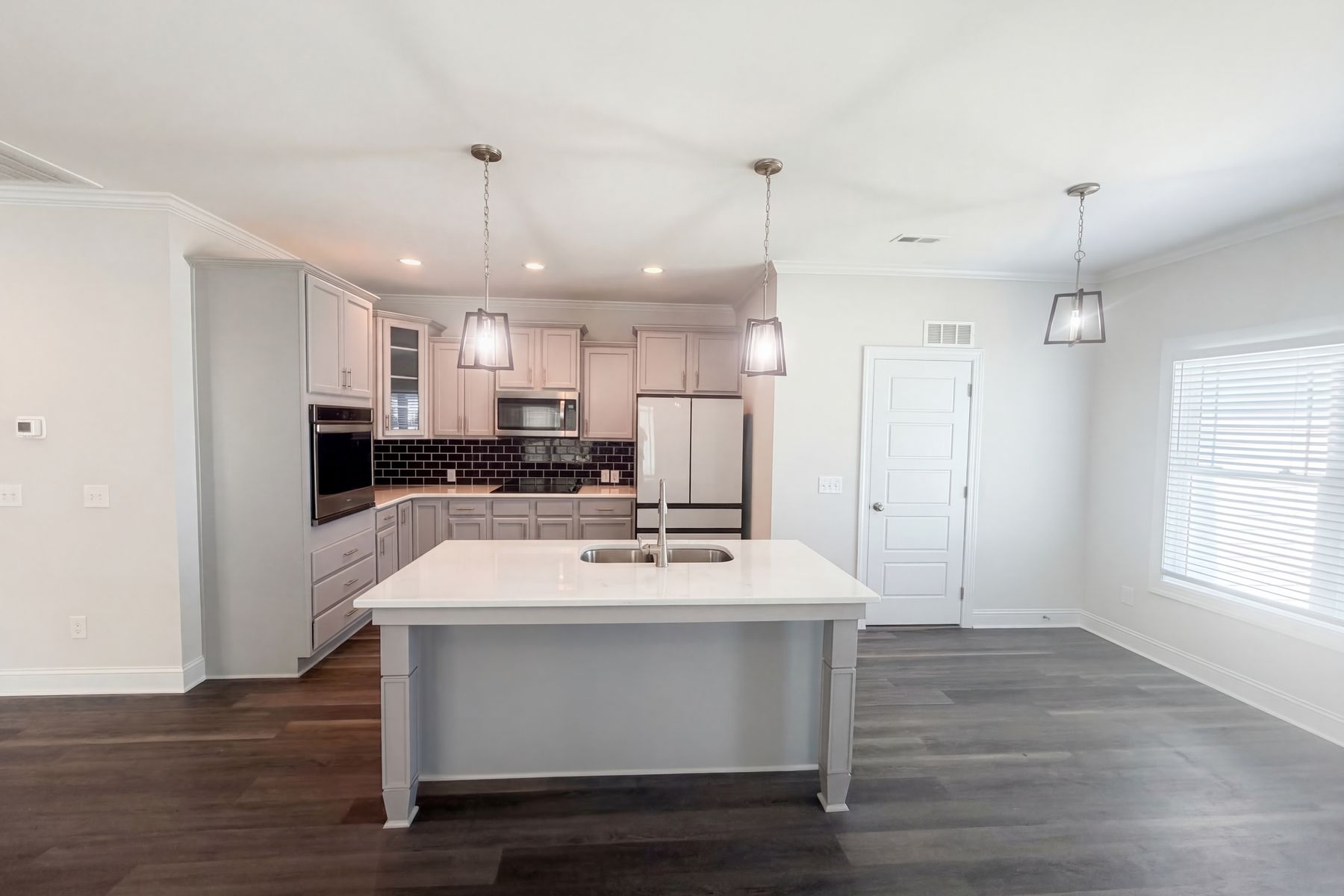 Photo 2 of 21 of 333 Oakhaven Dr, Holly Springs, NC