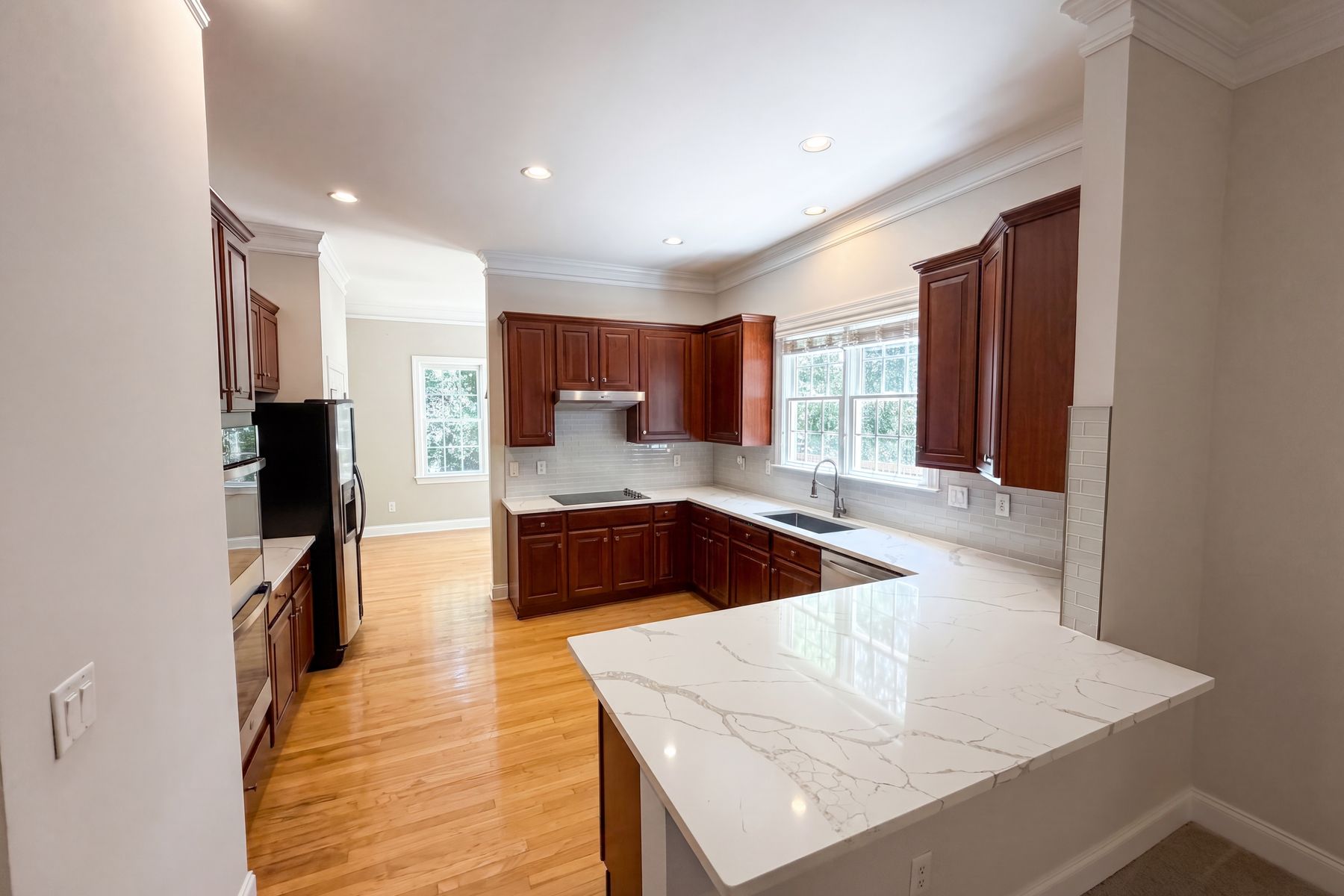 Photo 2 of 38 of 1231 Dunwoody Village Dr, Atlanta, GA