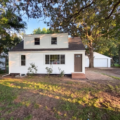Property photo 1 of 2084 Hillview Rd