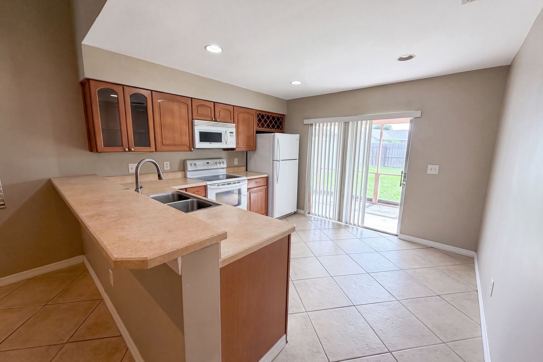 Photo 2 of 18 of 1393 San Diego Ct, Winter Springs, FL