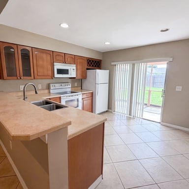 Property photo 2 of 1393 San Diego Ct