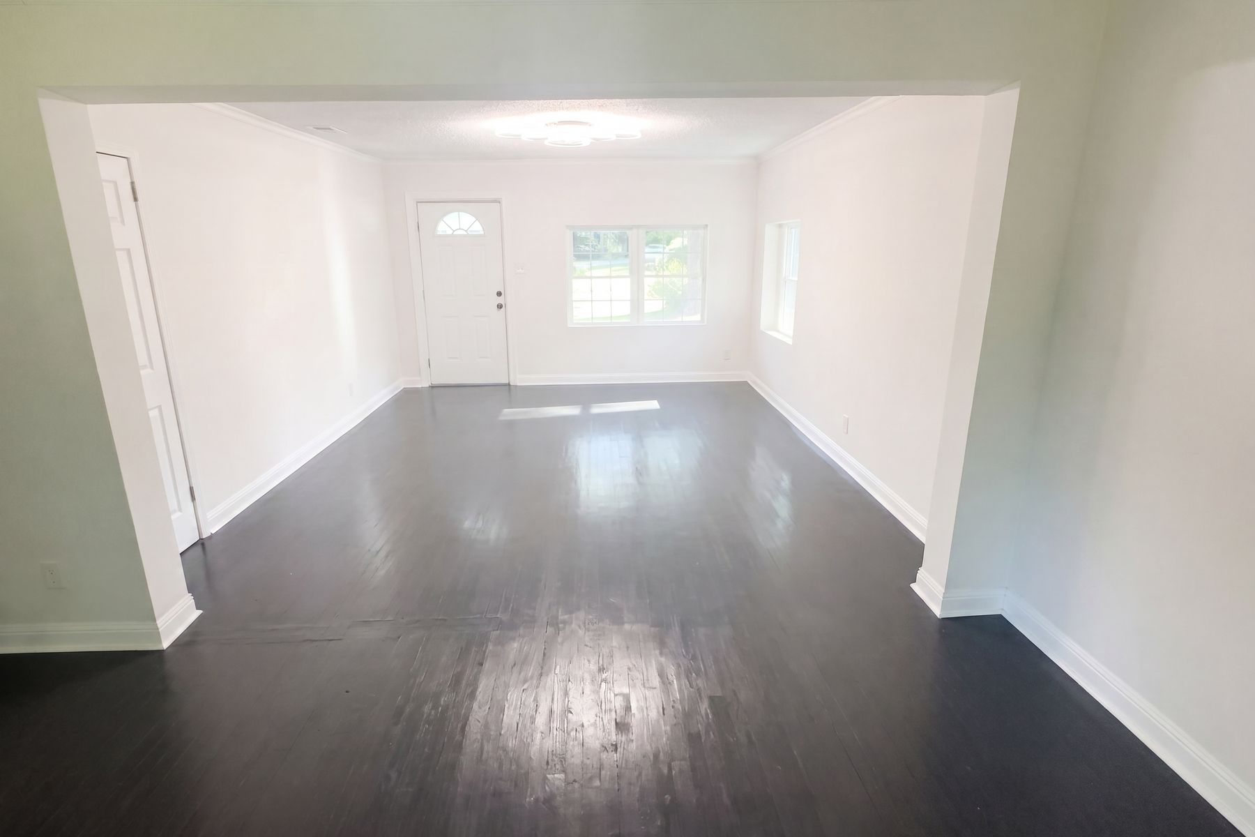 Property photo 3 of 601 Community Dr