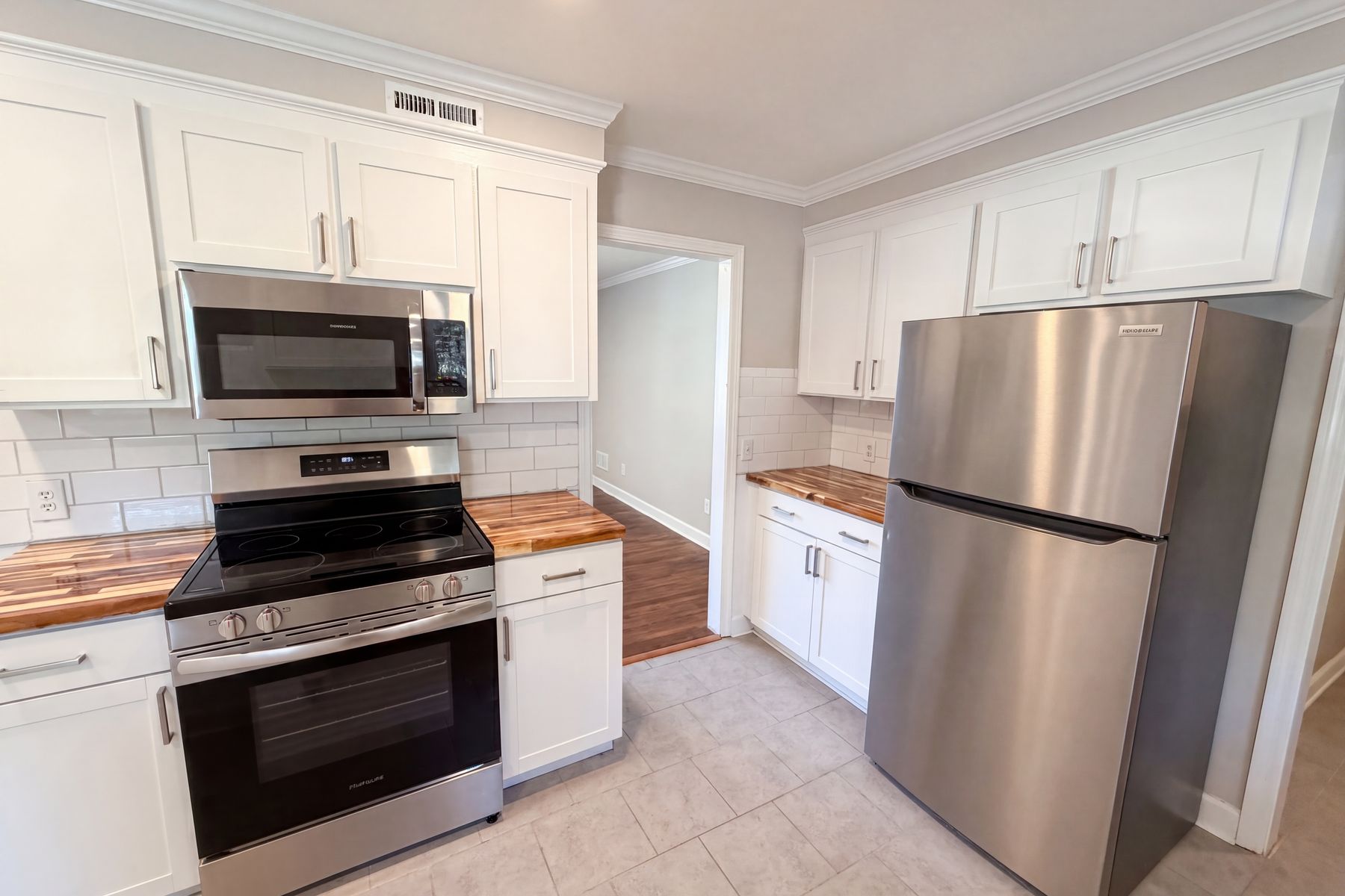 Photo 2 of 26 of 1817 Neptune Dr, Columbia, SC