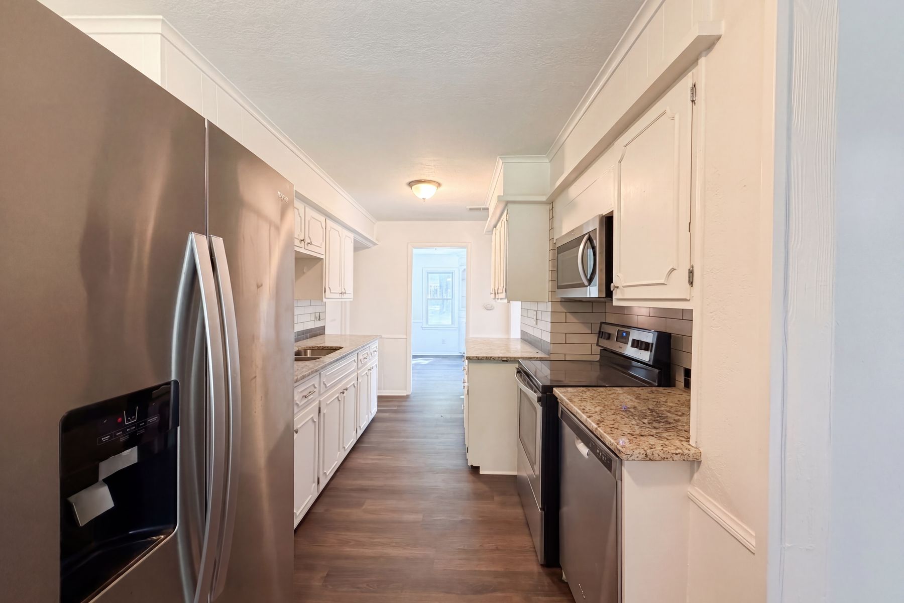 Photo 2 of 16 of 1825 NE Bren Mar Rd, Lees Summit, MO