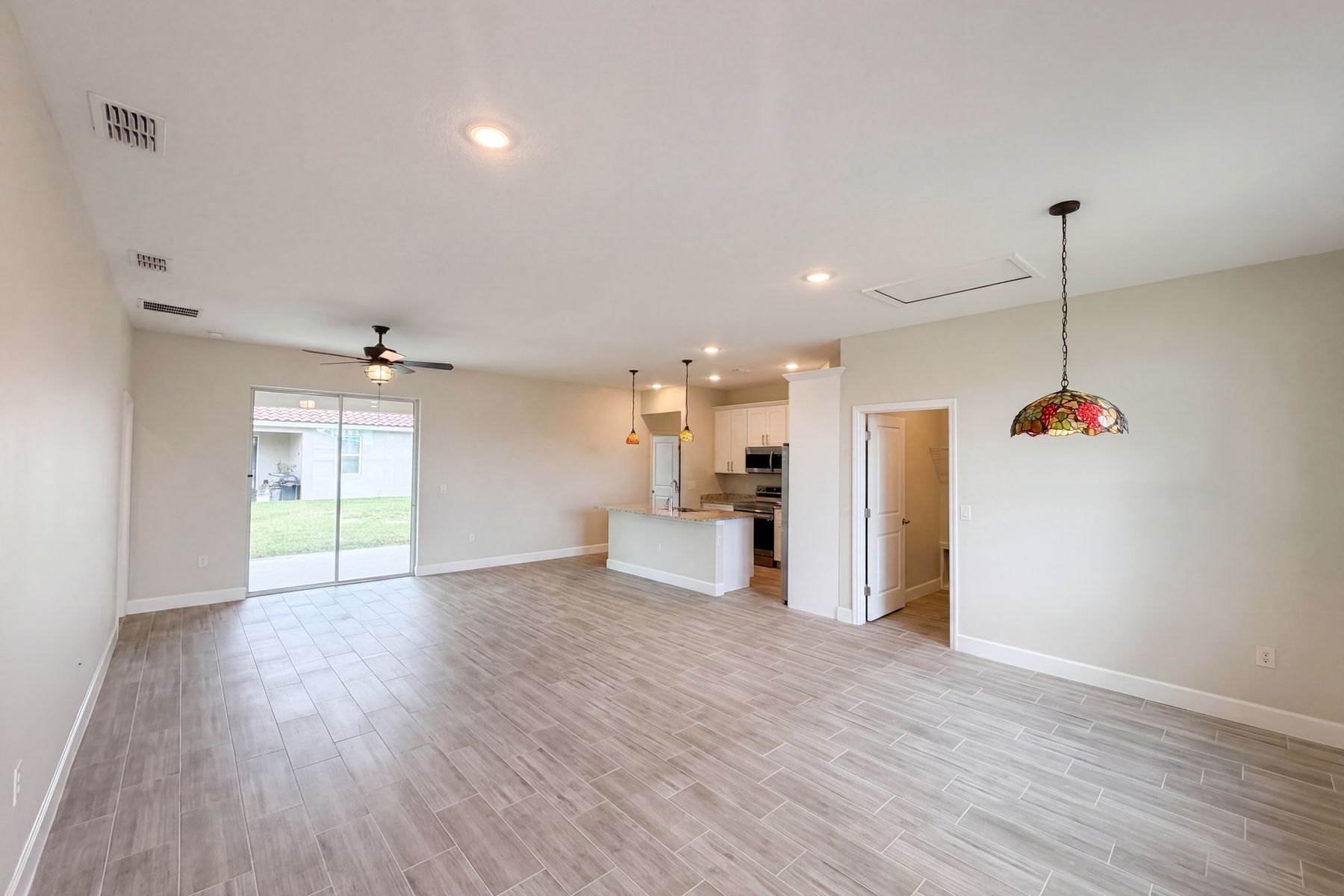 Property photo 3 of 446 Cinnamon Dr