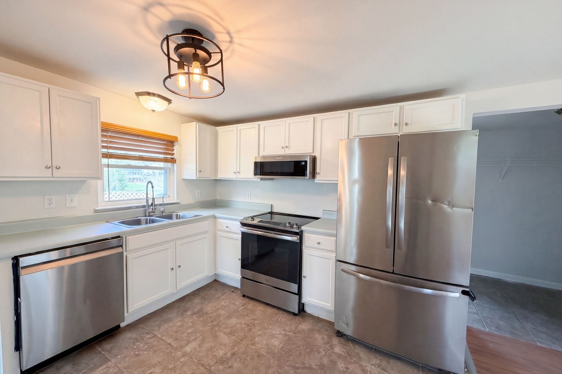 Photo 2 of 17 of 8479 Lake Dr, Cedar Hill, MO