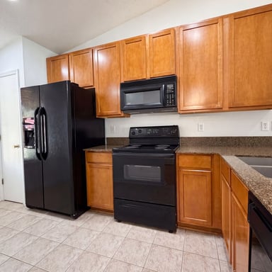 Property photo 2 of 215 Beech Brook St
