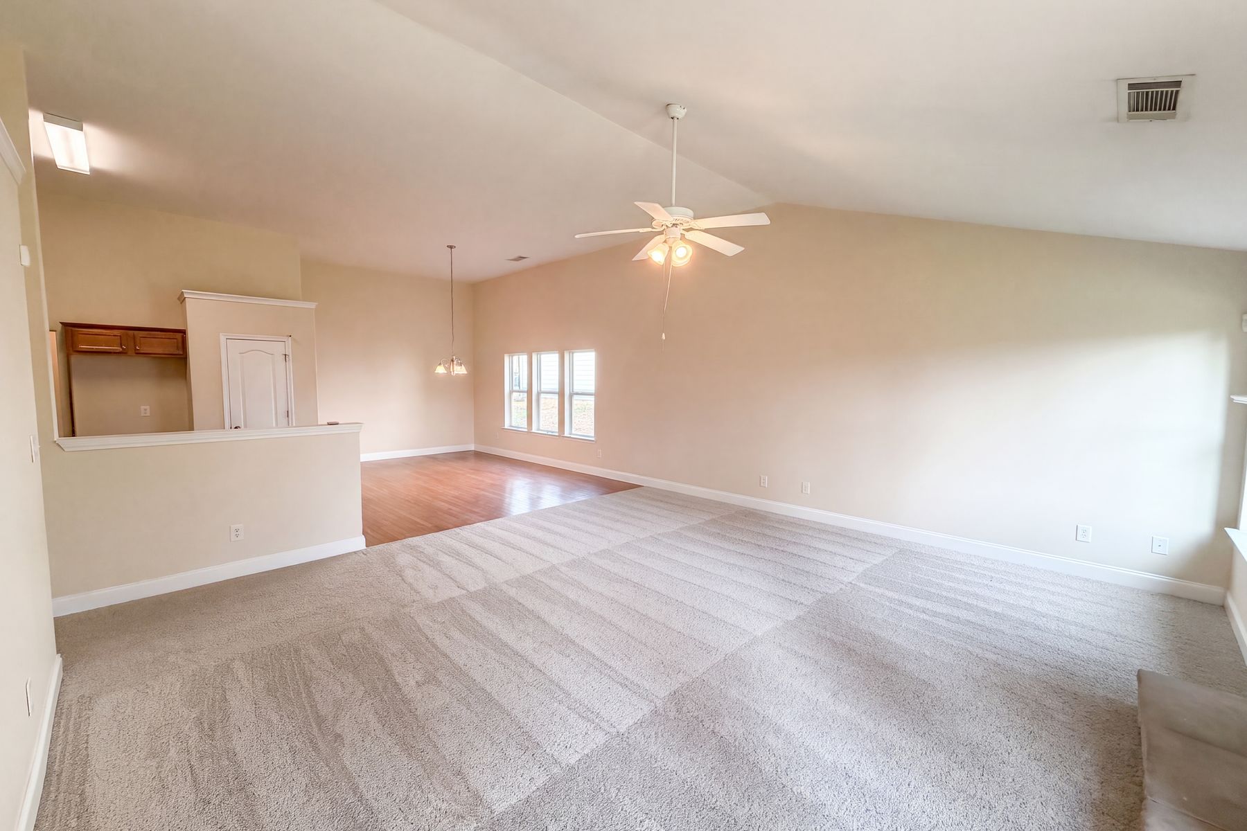 Property photo 3 of 453 Castle Top Ln